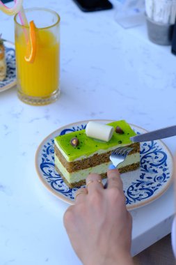 Masada lezzetli bir pasta var.