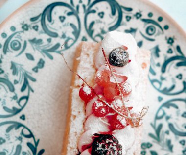 Masada lezzetli bir pasta var.