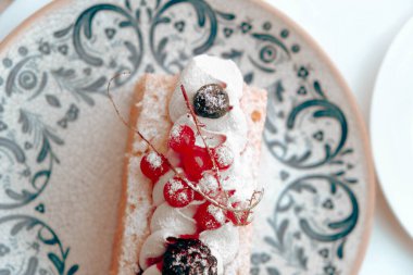 Masada lezzetli bir pasta var.