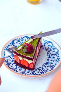 Masada lezzetli bir pasta var.