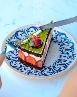 Masada lezzetli bir pasta var.