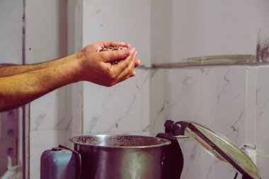 Geleneksel hindistancevizli tatlı baklavası. Ev yapımı fındıklı ve ballı baklava..