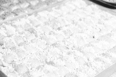 Geleneksel hindistancevizli tatlı baklavası. Ev yapımı fındıklı ve ballı baklava..