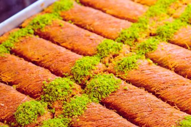 Geleneksel hindistancevizli tatlı baklavası. Ev yapımı fındıklı ve ballı baklava..