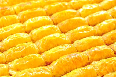 Geleneksel hindistancevizli tatlı baklavası. Ev yapımı fındıklı ve ballı baklava..