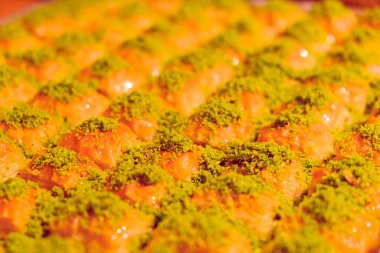Geleneksel hindistancevizli tatlı baklavası. Ev yapımı fındıklı ve ballı baklava..