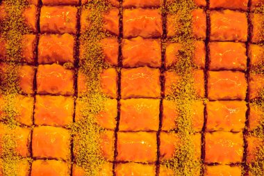 Geleneksel hindistancevizli tatlı baklavası. Ev yapımı fındıklı ve ballı baklava..