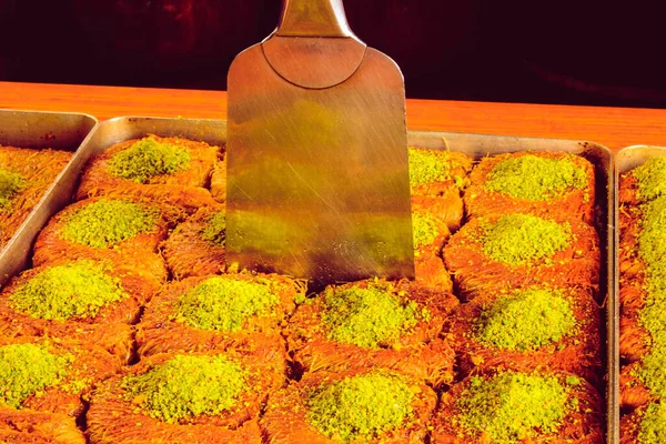 Geleneksel Hindistancevizli Tatlı Baklavası Yapımı Fındıklı Ballı Baklava — Stok fotoğraf