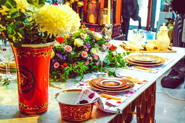 Schöner Teller Und Frische Perfekt Bunte Blumen Die Auf Dem — Stockfoto