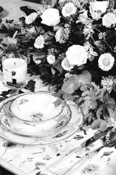 Schöner Teller Und Frische Perfekt Bunte Blumen Die Auf Dem — Stockfoto