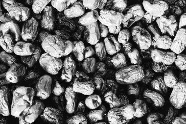 Mağazadaki lezzetli kurutulmuş meyveler.