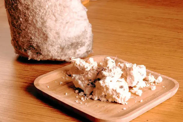 Masanın Üzerinde Duran Lezzetli Peynir Çedar Çeşitleri — Stok fotoğraf