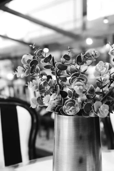 Fleur Séchée Debout Sur Table — Photo