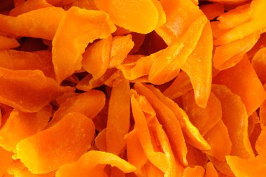 Mağazadaki lezzetli kurutulmuş meyveler.