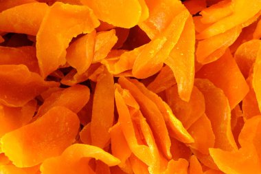 Mağazadaki lezzetli kurutulmuş meyveler.