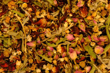 Mağazadaki sağlıklı kuru bitkiler 