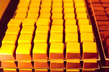 bir sürü değişik çikolatalı pralin