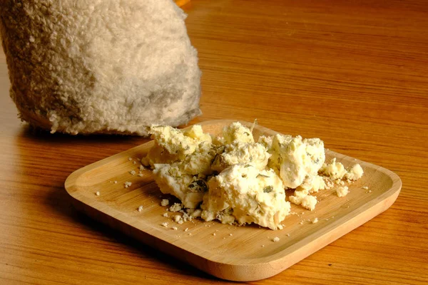 Deliciosas Variedades Queijo Cheddar Sobre Mesa — Fotografia de Stock