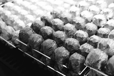 bir sürü değişik çikolatalı pralin