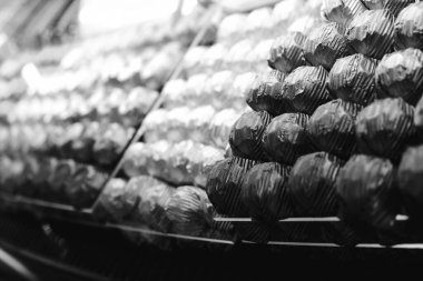 bir sürü değişik çikolatalı pralin