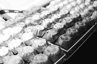 bir sürü değişik çikolatalı pralin