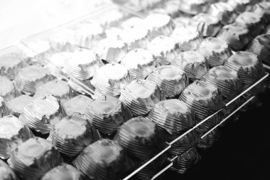 bir sürü değişik çikolatalı pralin