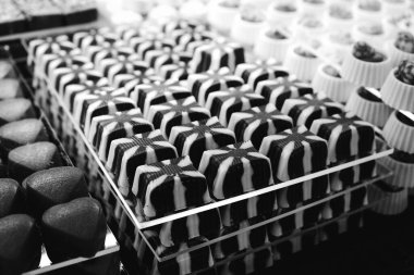 bir sürü değişik çikolatalı pralin