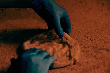 Türk pizzası veya lahmacun yapmak - Akdeniz ülkelerinde fast food ve popüler sokak yemekleri. 