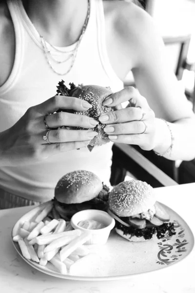 Hamburguesa Casera Con Verduras Frescas — Foto de Stock