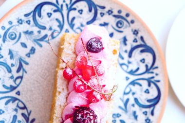 Masada lezzetli bir pasta var.