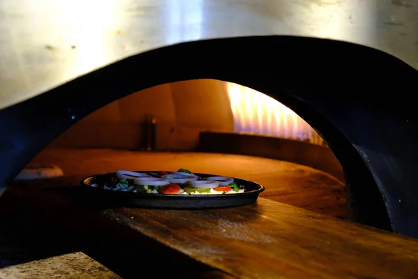 Türk Pizzası Veya Lahmacun Yapmak Akdeniz Ülkelerinde Fast Food Popüler — Stok fotoğraf