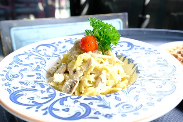 Cremiger Pilz Fettucini Alfredo Nudeln — Stockfoto