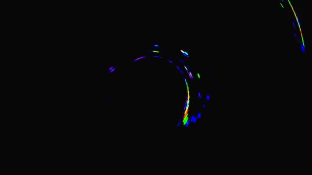 黒を背景にした多色の点滅する光の円形のアニメーションです — ストック動画