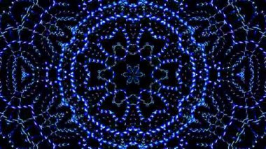 Parlayan güzel soyut bir kaleydoskop, ince hareketleri düzenleyen parlak bir ışık.