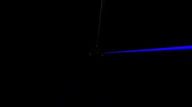 soyut çizgiler renkli yanıp sönen ışık noktaları, siyah arkaplan