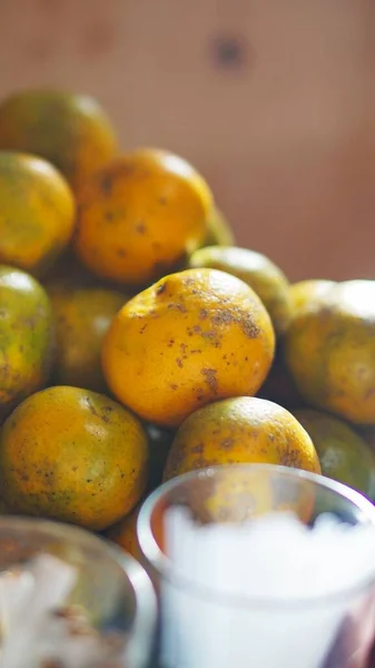 tatlı ve olgun sarı portakallar