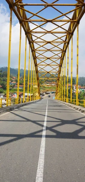 the big yellow kamojang bridge, this bridge is the link between Garut, Bandung, with beautiful natural scenery