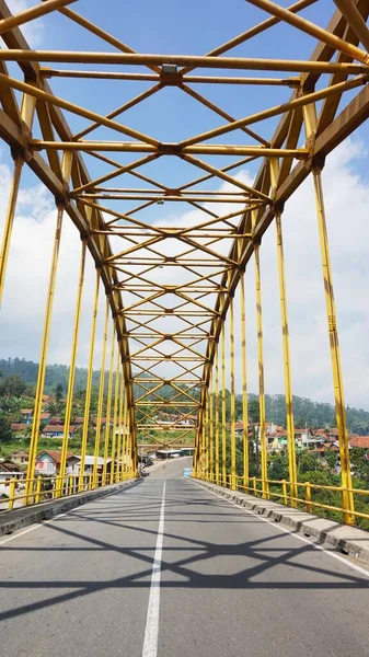 the big yellow kamojang bridge, this bridge is the link between Garut, Bandung, with beautiful natural scenery
