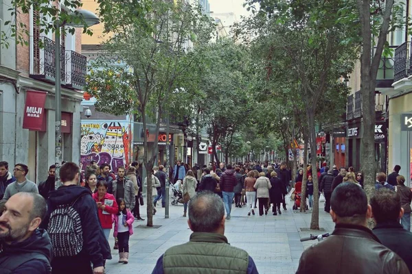 Madrid Espanha 2018 Rua Fuencarral Centro Capital Rua Famosa Sempre — Fotografia de Stock