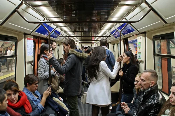 Madrid Espagne 2018 Passagers Dans Wagon Métro Madrid Personnes Attente — Photo