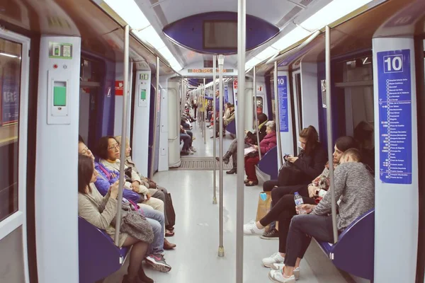 Madrid Espagne 2018 Passagers Dans Wagon Métro Madrid Personnes Attente — Photo