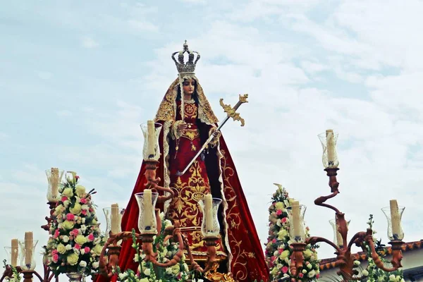 Granado สเปน 2017 การแกะสล กของซานต าคาทาล าได าเน นการในการเฉล มฉลองเทศกาล — ภาพถ่ายสต็อก