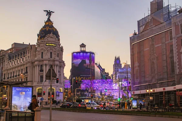Madrid Spanien 2018 Solnedgång Byggnaden Metropolis Korsningen Mellan Alcala Street — Stockfoto