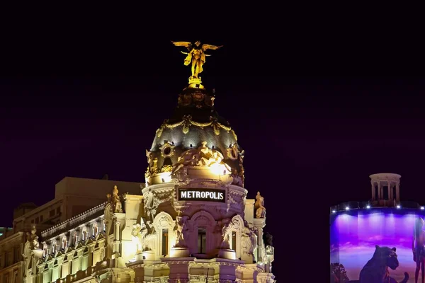 Madrid Spanien 2018 Metropolis Building Alcalagatan Natten Kupol Med Statyn — Stockfoto