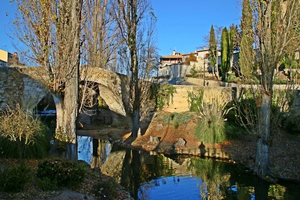 Ponte Medievale Sul Fiume Banuelos Aranda Duero Burgos Spagna Banche — Foto Stock