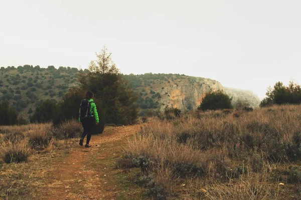 Lonely Young Woman Hiking Trail Trail Segovian Town Montejo Vega — Stock Photo, Image