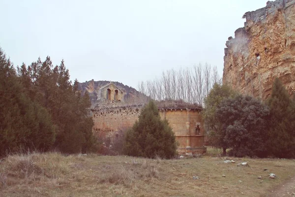 圣马丁 卡苏阿尔的隐居地位于西班牙塞戈维亚里亚河流域 罗马风格的教堂目前处于11世纪建成的废墟之中 — 图库照片