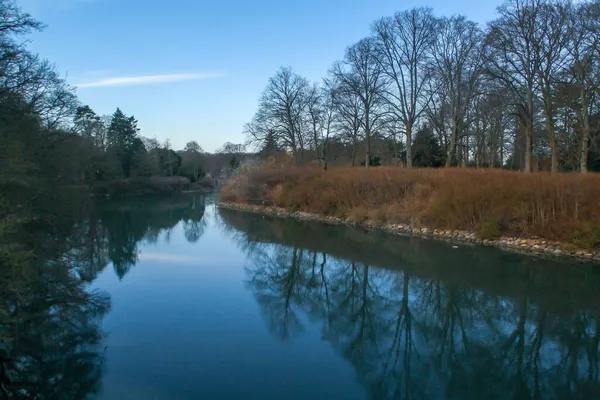 スウェーデンのマルモにある王の公園 この目的のために庭園 水路が組み合わされた屋外で散歩しリラックスする公共公園 — ストック写真