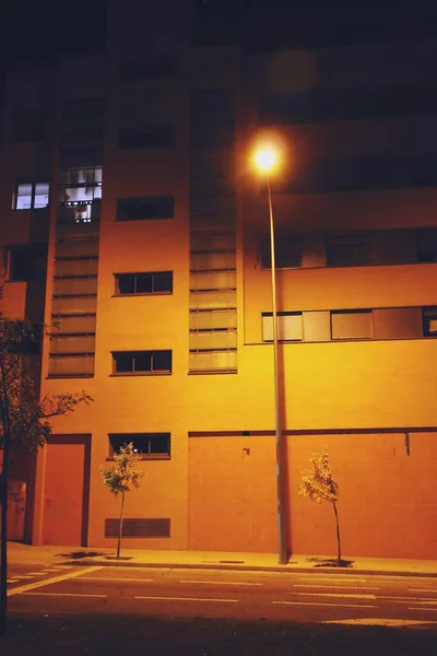 Avenida Montecarmelo Madrid Noite Lamppost Uma Rua Solitária Iluminando Calçada — Fotografia de Stock