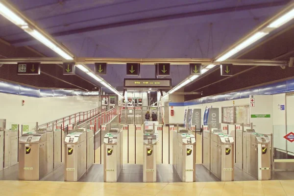 Madrid Espagne 2018 Station Métro Tres Olivos Nuit Dans Quartier — Photo